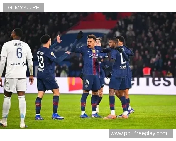 巴黎圣日耳曼大胜本菲卡六比二乌龙球成比赛转折点引发热议